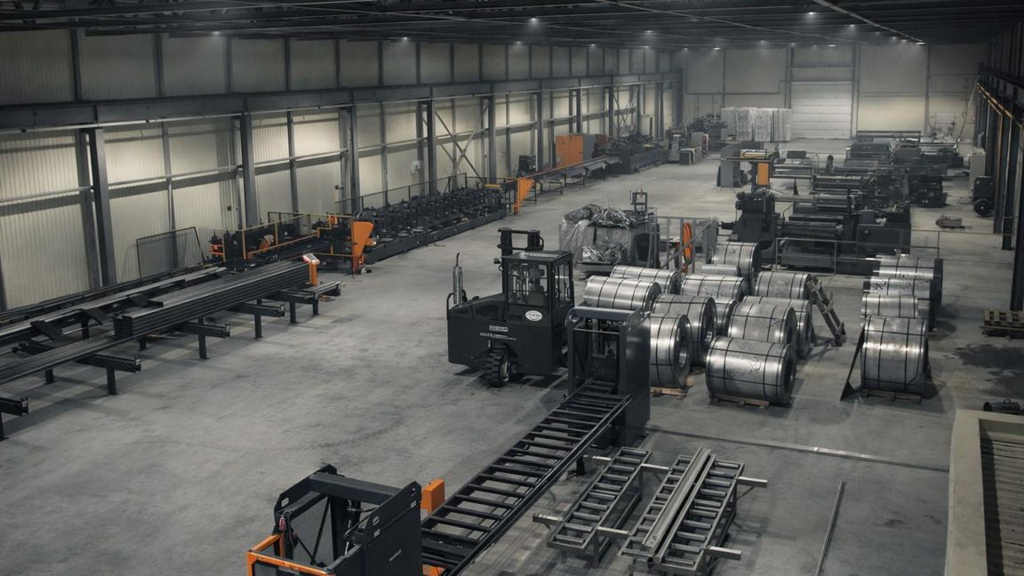 Производственный корпус Steppe Steel: линия профилирования и рулоны оцинкованной стали